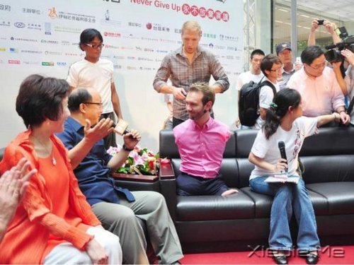 尼克·胡哲的励志人生 (5)